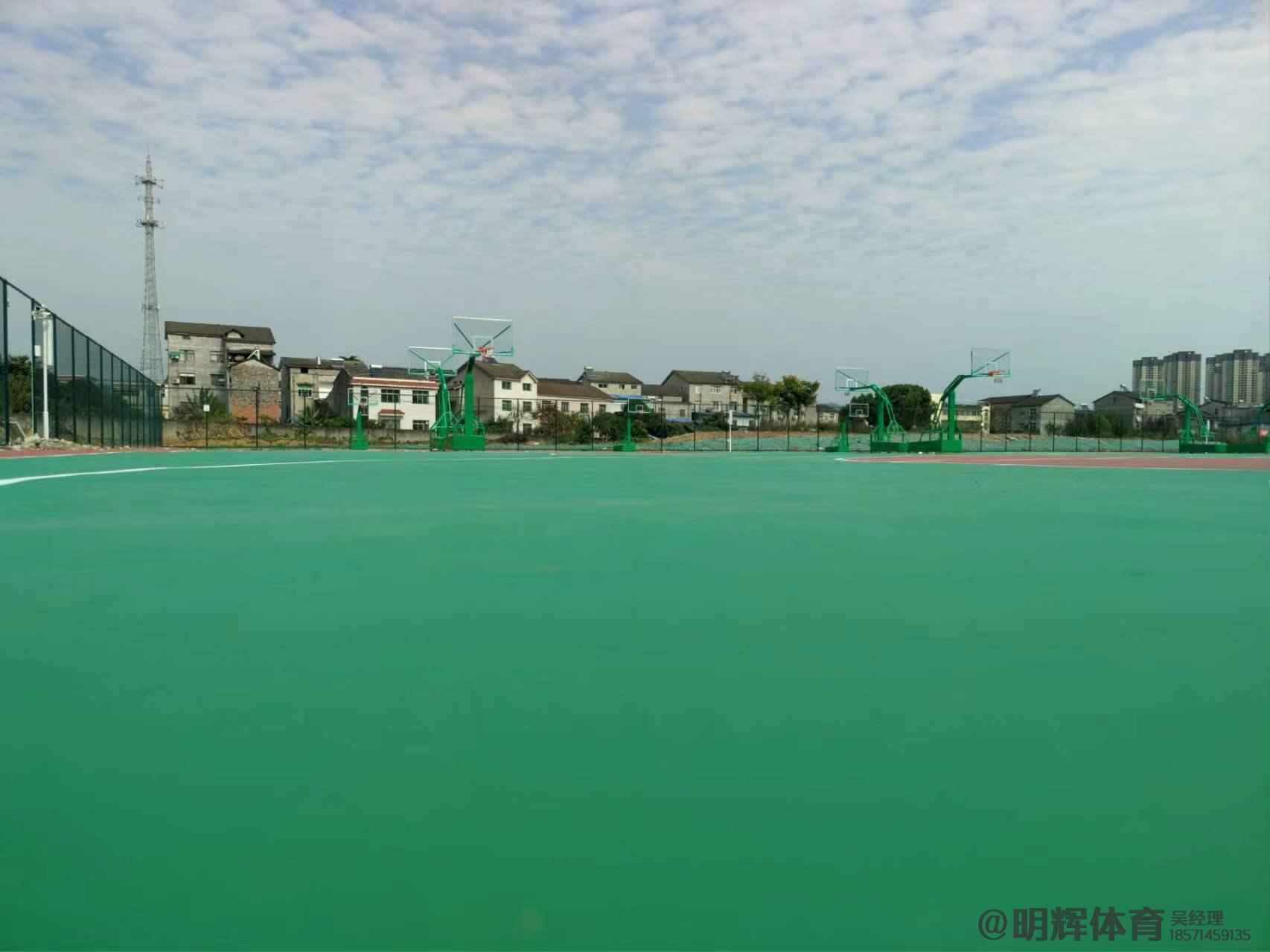 昌都硬地丙烯酸球场的优缺点